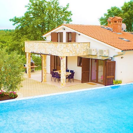 Villa Lara Karojba Quarto foto