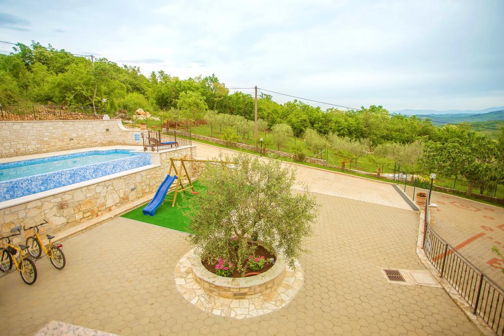Villa Lara Karojba Quarto foto