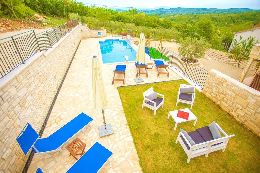 Villa Lara Karojba Quarto foto