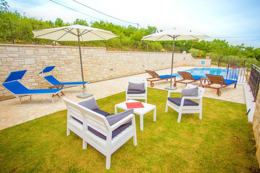 Villa Lara Karojba Quarto foto