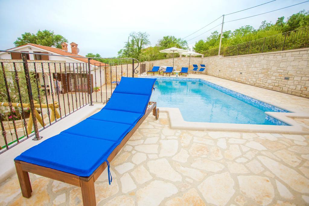 Villa Lara Karojba Quarto foto