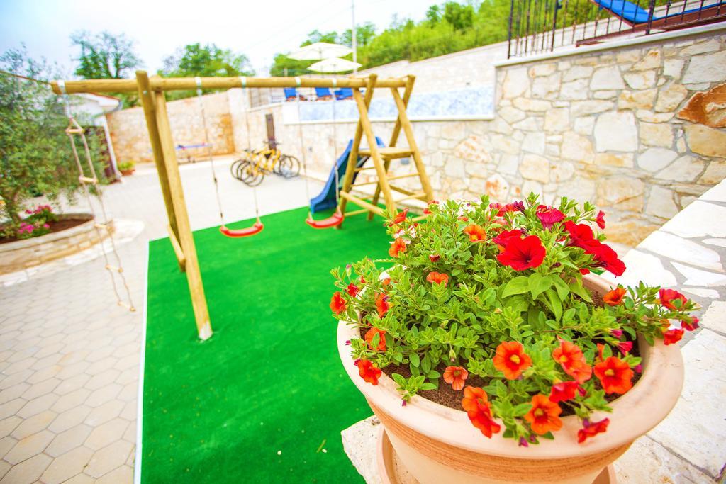 Villa Lara Karojba Quarto foto