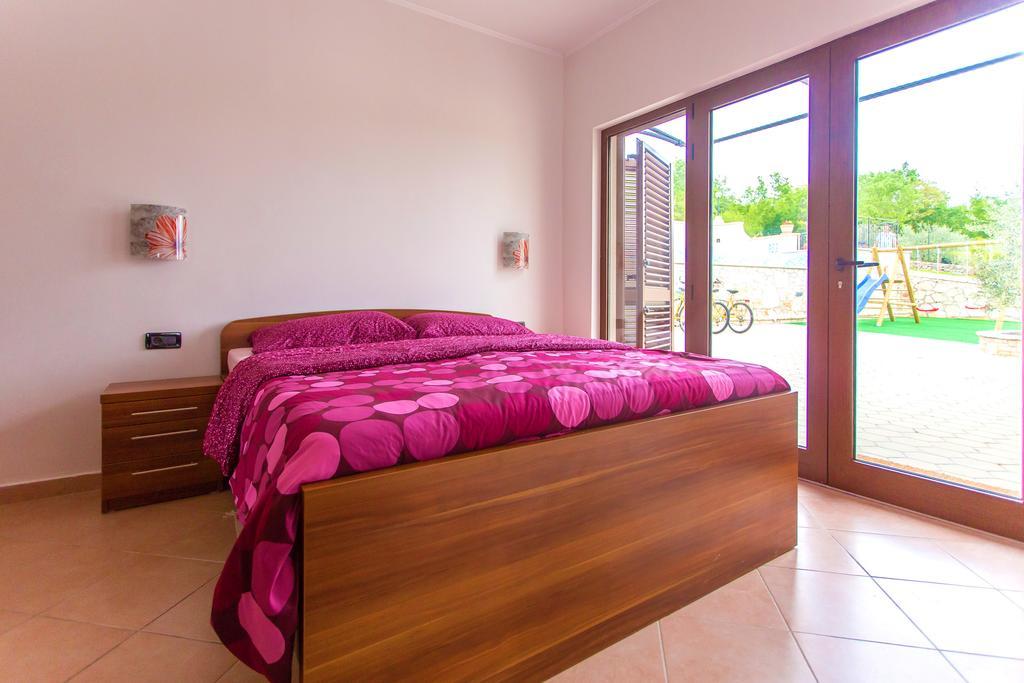 Villa Lara Karojba Quarto foto
