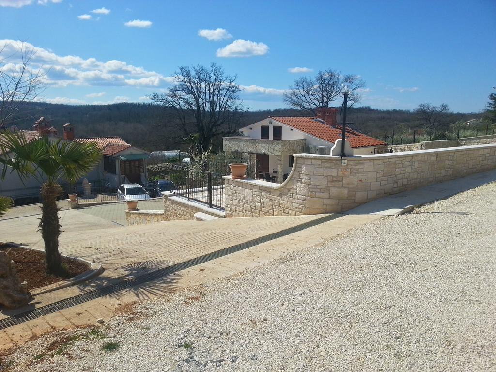 Villa Lara Karojba Quarto foto