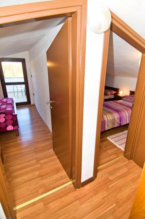 Villa Lara Karojba Quarto foto